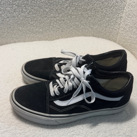 Vans Black and White Skate Shoes - Picture 1 of 6